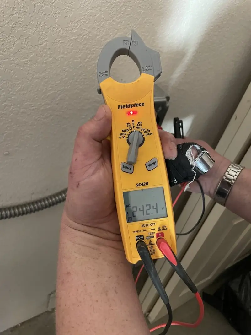 Voltage testing with clamp meter during Ceiling Fan Installation in Dry Run
